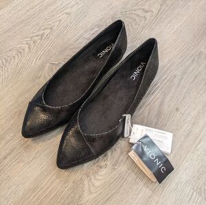 Vionic Caballo Black Snakeskin Print Flat. NWT. Size 9